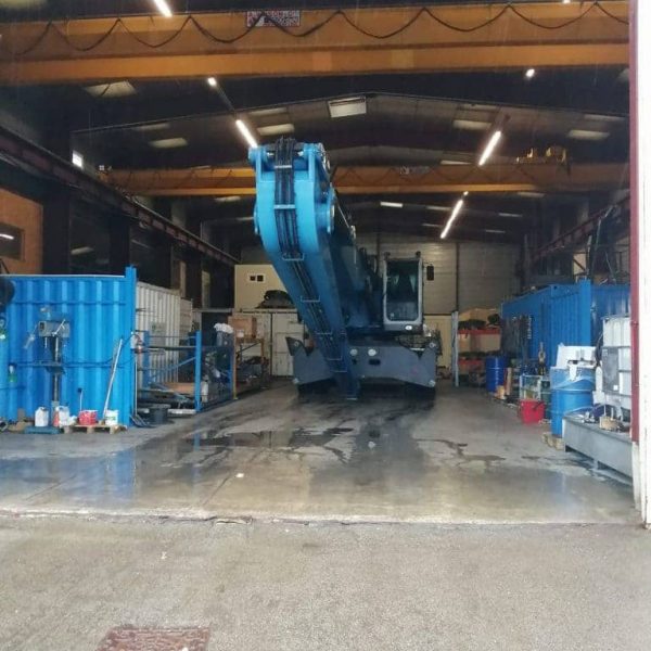 maintenance hydraulique d'un tracteur à brest pour réparer des vérins et changer des flexibles chez hydrofluid technologies