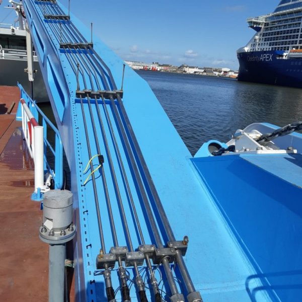 tuyautage hydraulique d'un bateau dans la rade de brest par hydrofluid technologies